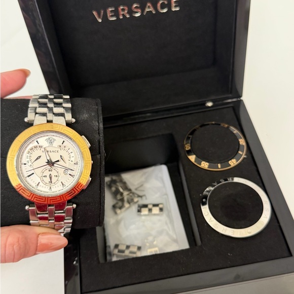 Versace Watch - Picture 1 of 6